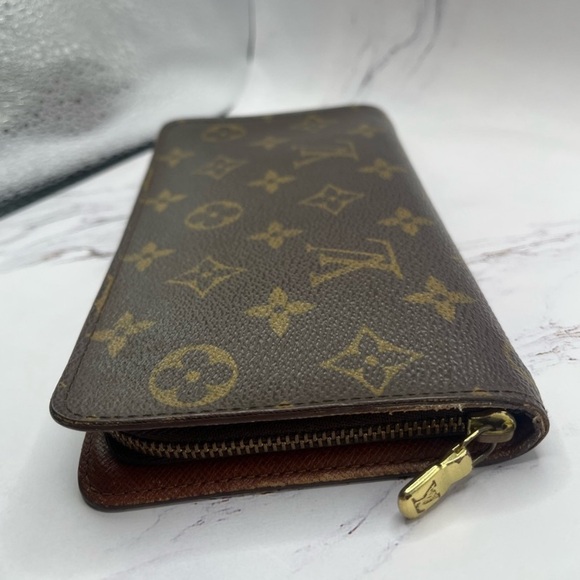 🔥🔥LOUIS VUITTON Zippy Long Wallet Portomone
Vintage Monogram LV - Picture 3 of 16